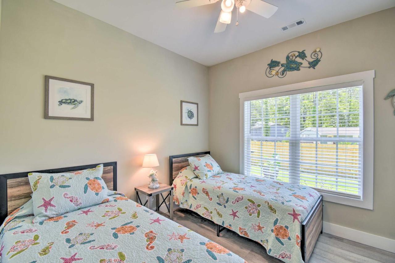 Ocean Isle Beach Home With Shared Lanai And Grill Extérieur photo