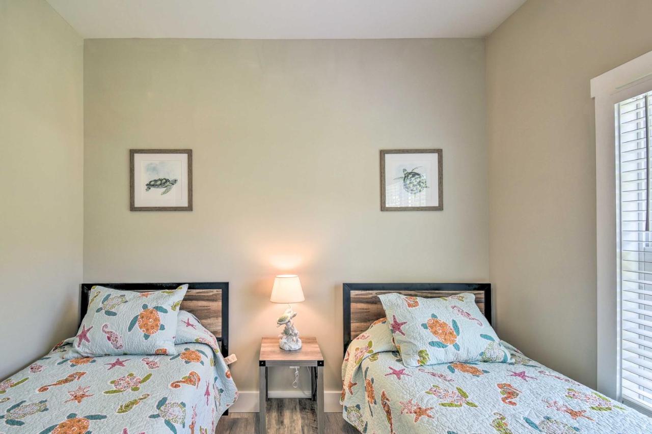 Ocean Isle Beach Home With Shared Lanai And Grill Extérieur photo
